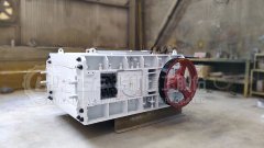 風(fēng)化巖破碎機制砂 就用輥式破碎機