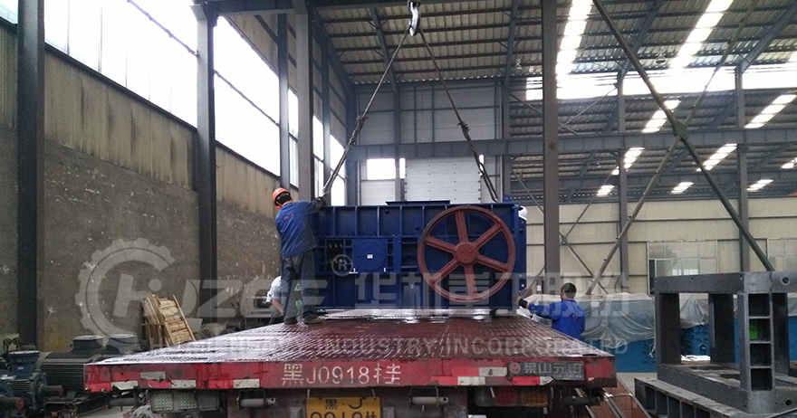 對輥制砂機設備裝車(chē)現場(chǎng)