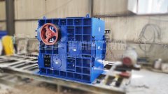 錳礦石破碎機-輥式破碎機錳礦破碎設備