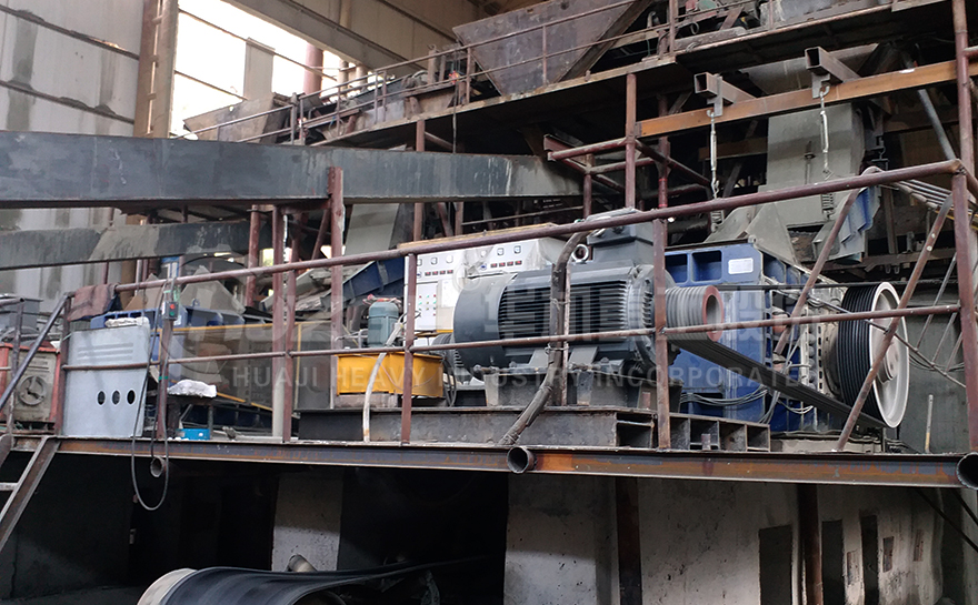 碳素破碎機