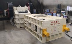 石英石制砂機設備-對輥破碎機推薦
